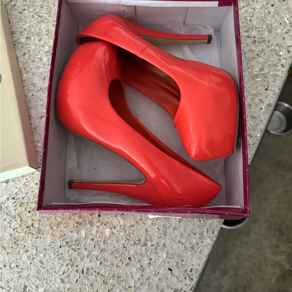 Coral pumps, size 10
